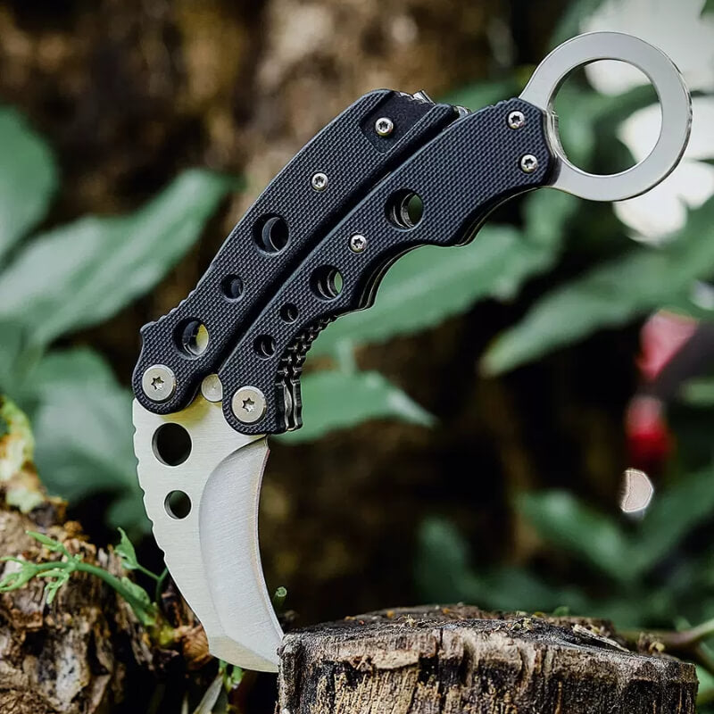 A compact folding knife for everyday carry